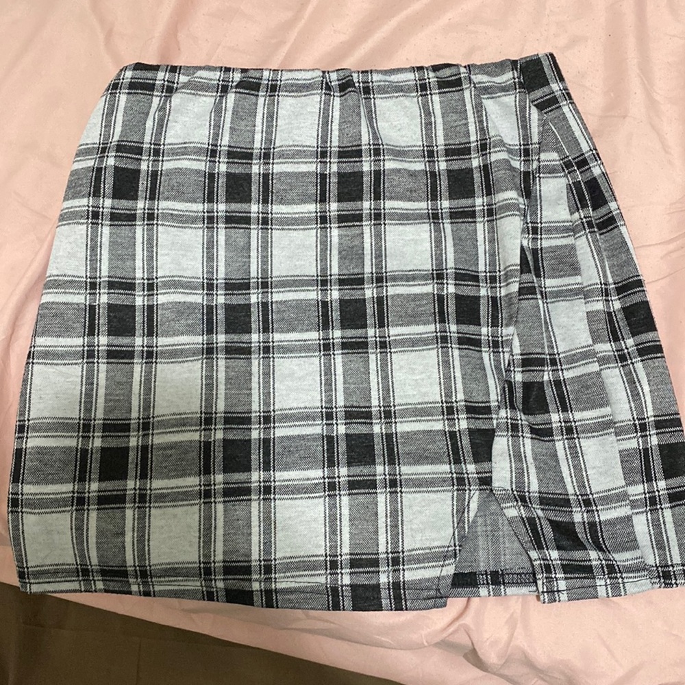 Looks so good on it’s a size medium wore twice with cute heel boots :)